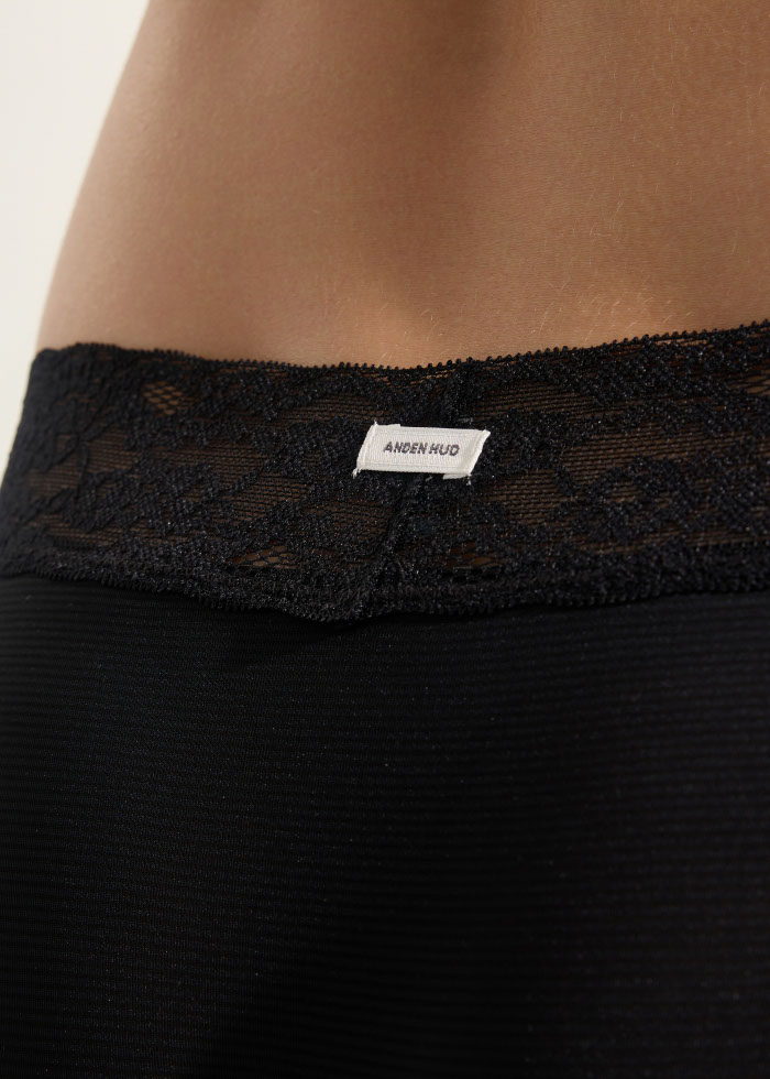Cool Series．Low Rise Cool V Lace Waist Brief Panty(Bog)