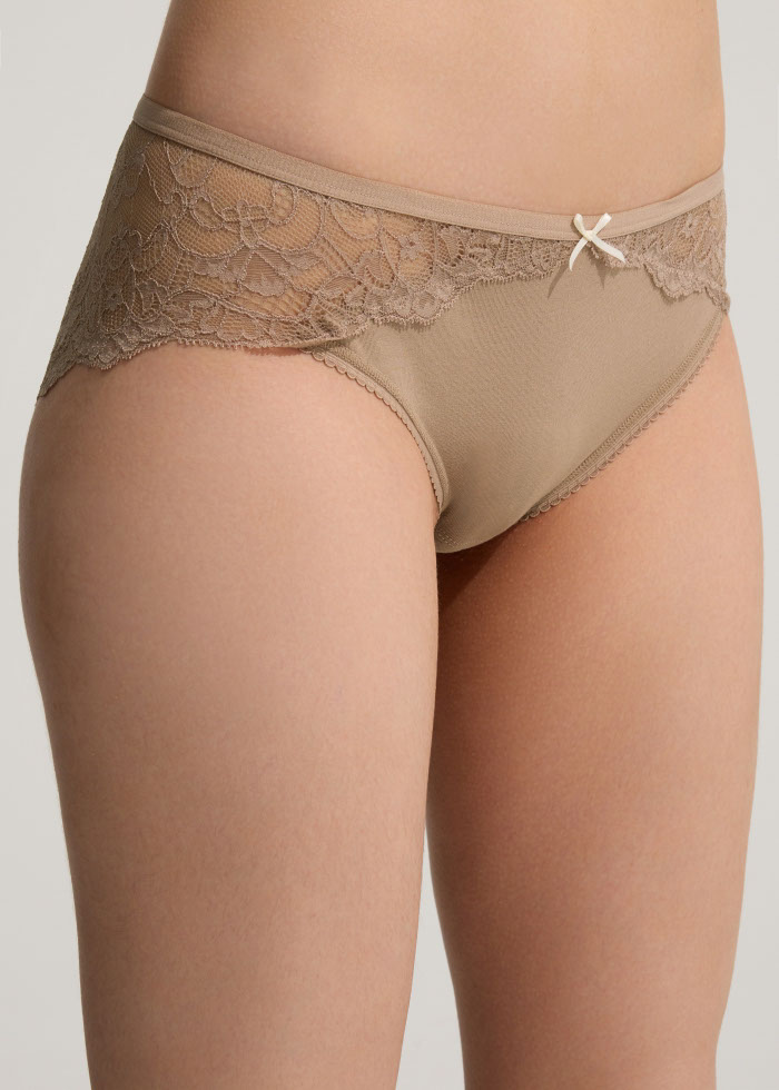 Classic and simple．Mid Rise Floral Lace Cotton Detail Hipster Panty（Natural）