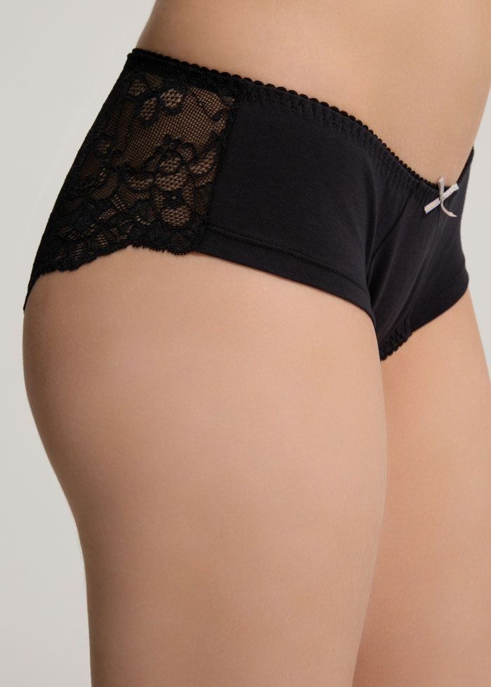 Classic and simple．Mid Rise Cotton Floral Lace Back Hipster Panty（Black）