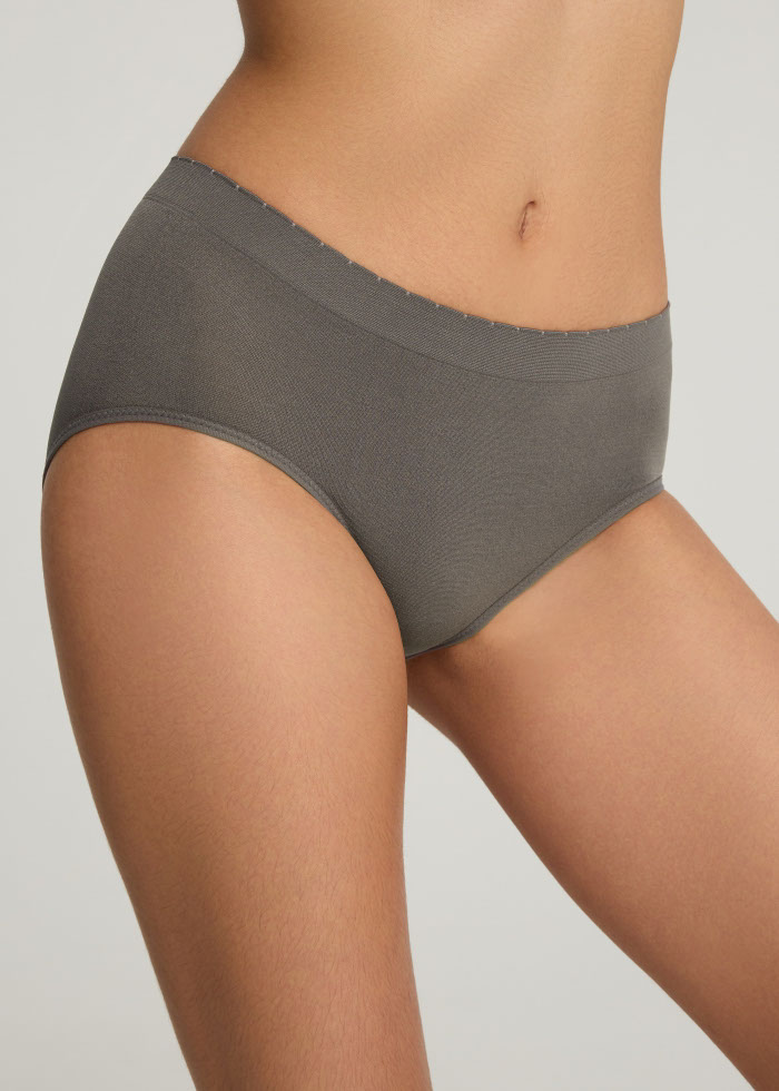 XXL Seamless Series．High Rise Collagen Fiber Basic Panty（Charcoal Gray）