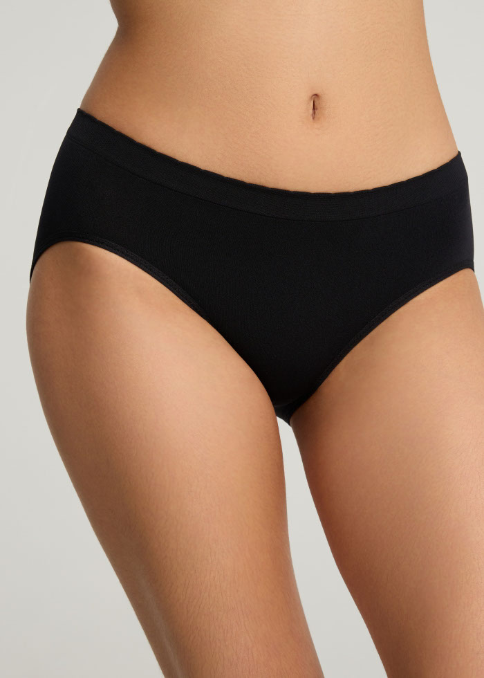XXL Seamless Series．Mid Rise Collagen Fiber Basic Panty（Black）