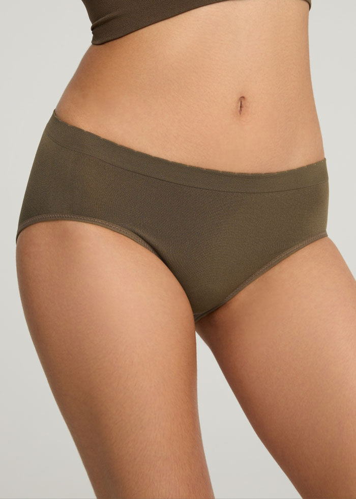 Seamless Series．Mid Rise Collagen Fiber Basic Panty（Canteen）