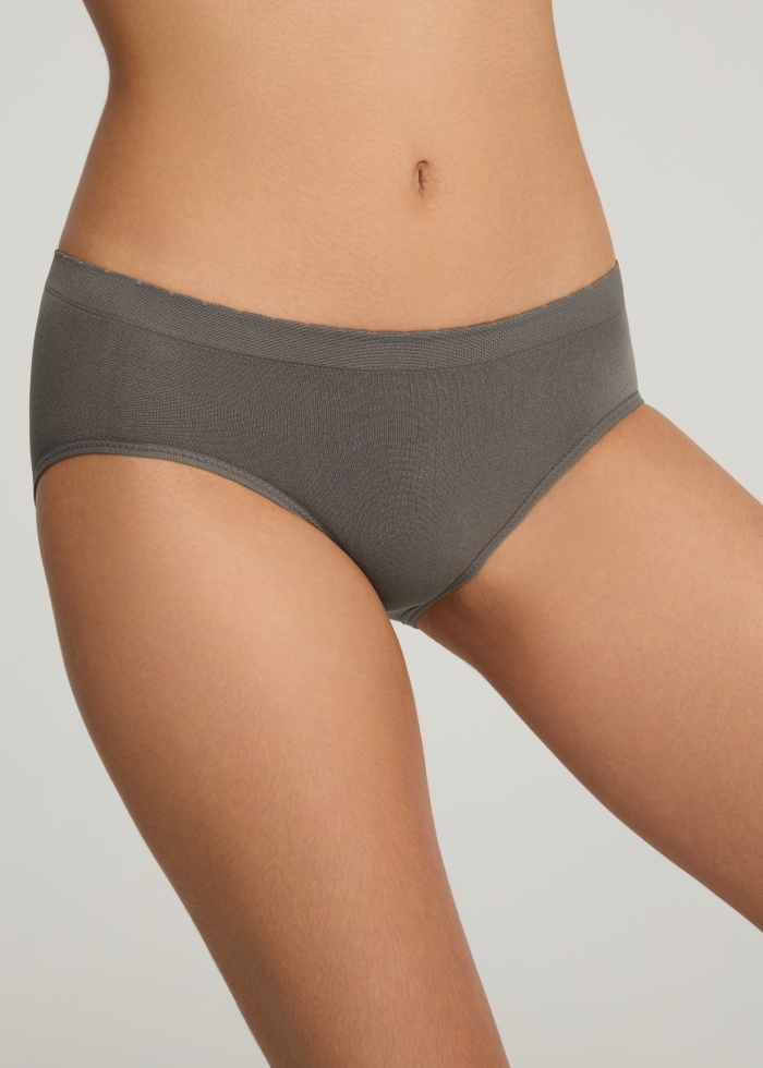 XXL Seamless Series．Mid Rise Collagen Fiber Basic Panty（Charcoal Gray）