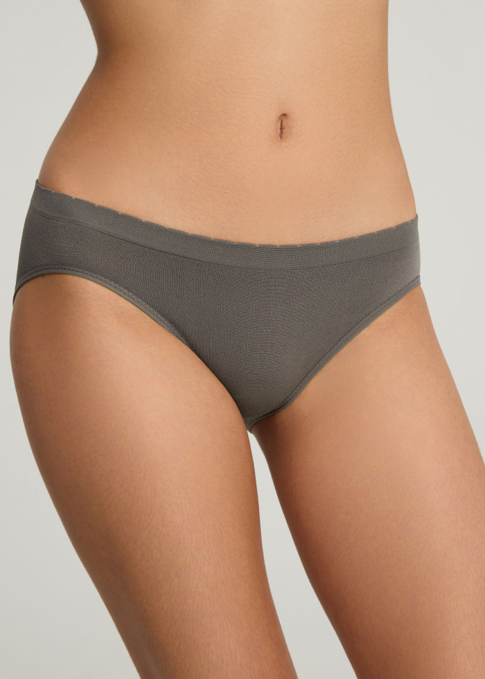 Seamless Series．Low Rise Collagen Fiber Basic Panty（Charcoal Gray）
