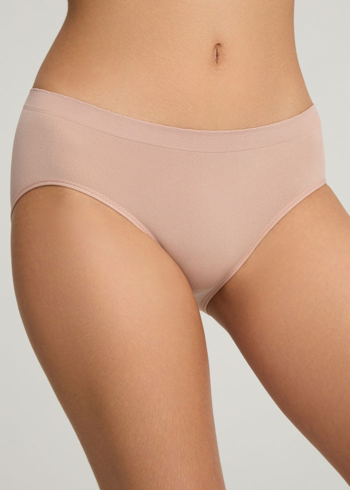 Seamless Series．Mid Rise Collagen Fiber Basic Panty（Fawn）