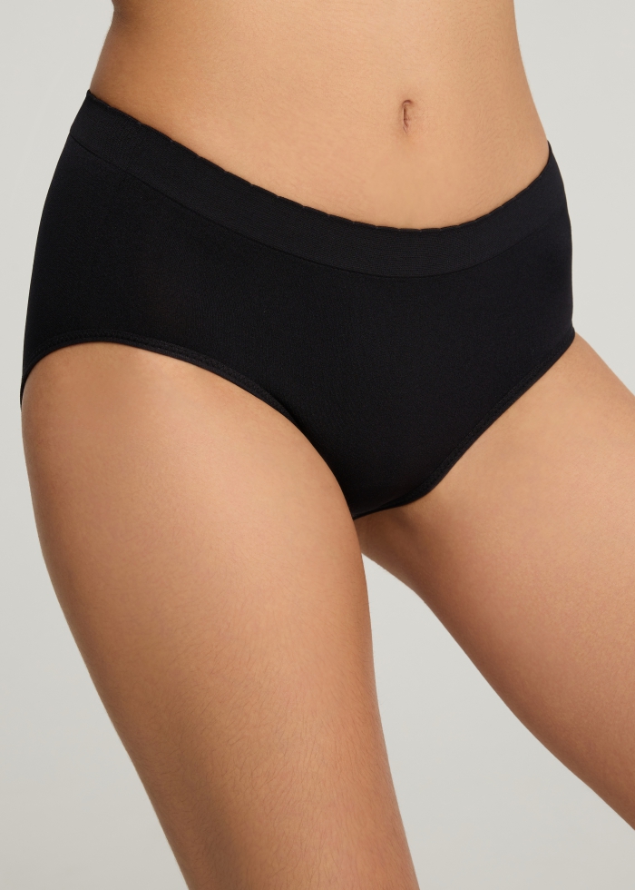 XXL Seamless Series．High Rise Collagen Fiber Basic Panty（Black）