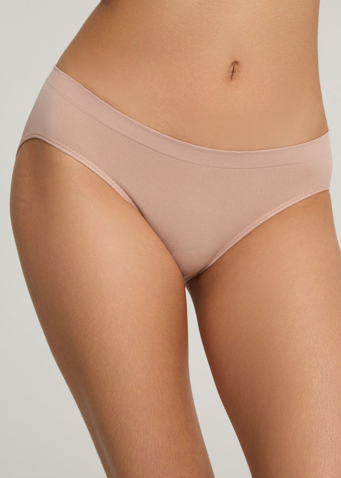 Seamless Series．Low Rise Collagen Fiber Basic Panty（Fawn）
