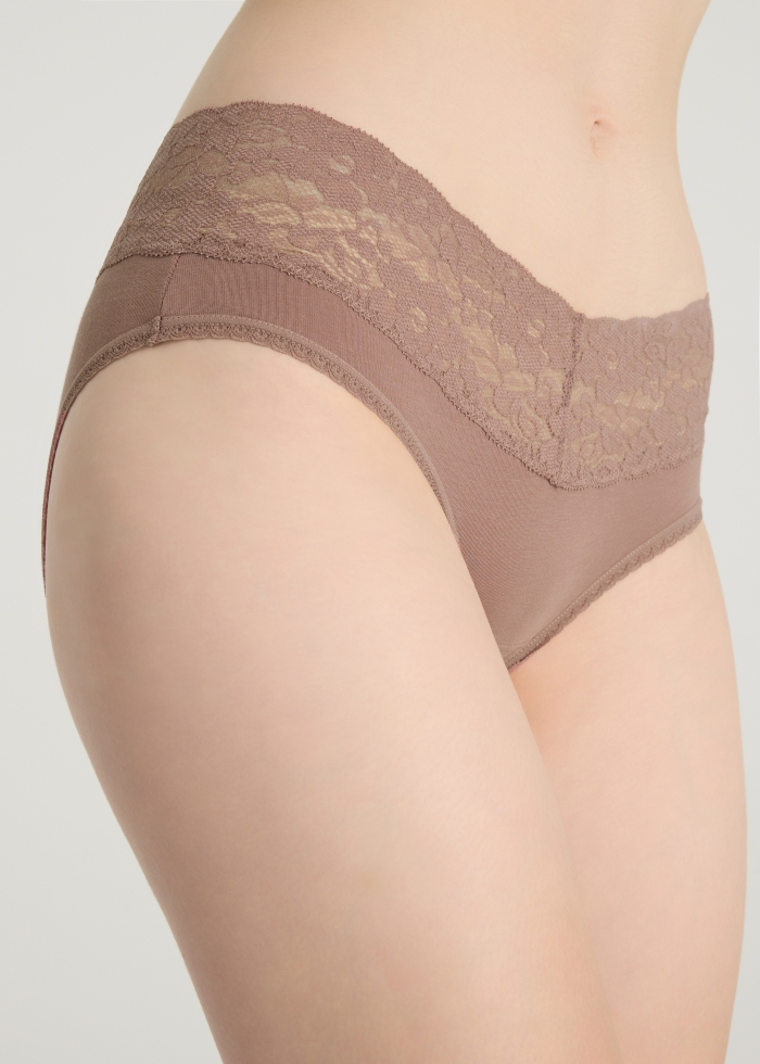 Travel memories．Mid Rise Cotton V Lace Waist Brief Panty（Burlwood）