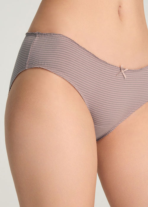 Daily Routine．Mid Rise Cotton Ruffled Brief Panty（Sphinx Gray Stripe）