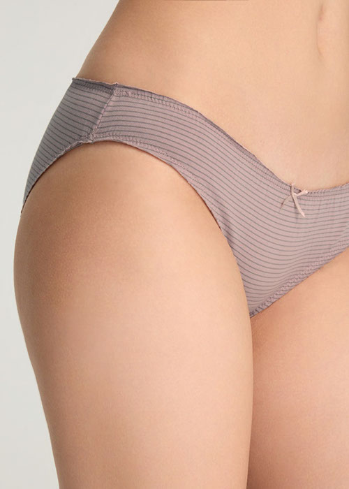 Every Day．Low Rise Cotton Ruffled Brief Panty（Sphinx Gray Stripe）