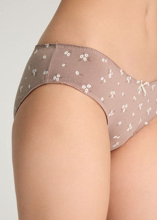 Daily Routine．Mid Rise Cotton Ruffled Brief Panty（Flower Pattern）