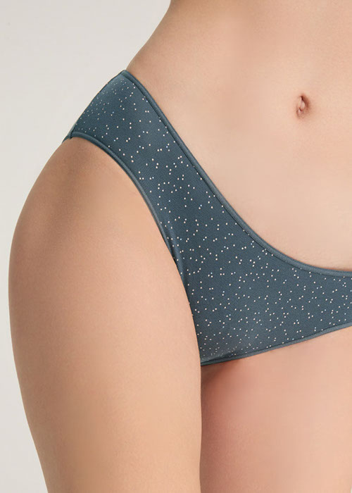 Every Day．Low Rise Cotton Flat Elastic Brief Panty（Dotted Pattern）