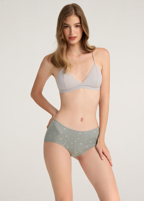 Daily Routine．High Rise Cotton Flat Elastic Brief Panty（Stars Pattern）