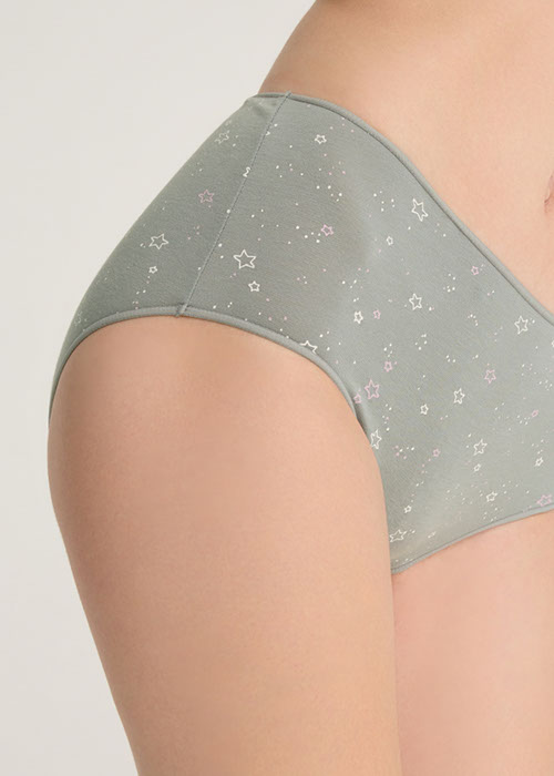 Daily Routine．High Rise Cotton Flat Elastic Brief Panty（Stars Pattern）