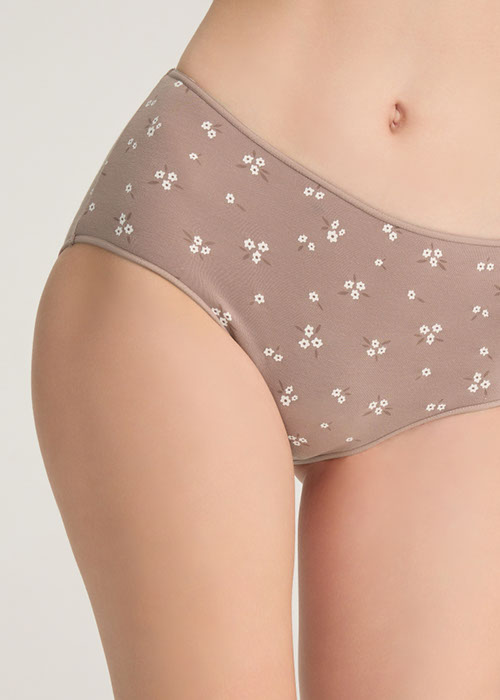 Daily Routine．High Rise Cotton Flat Elastic Brief Panty（Flower Pattern）