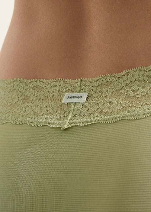 Cool Series．High Rise Cool V Lace Waist Brief Panty（Bog）