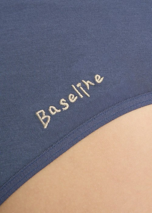 XXL 秋日呢喃．緊帶高腰三角內褲(霧霾藍-刺繡底線)