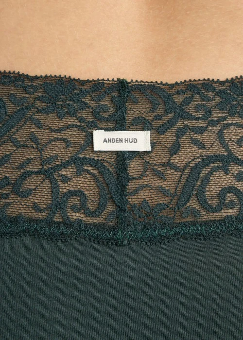 Classic．Mid Rise Cotton V Lace Waist Brief Panty（Green Gables）