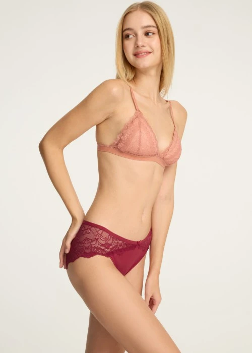 經典純色．脇後訂製蕾絲中腰三角內褲(海鹽紅)