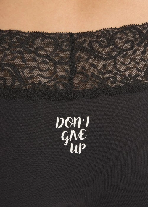 Whispers of Autumn．Mid Rise Cotton V Lace Waist Brief Panty(Black)