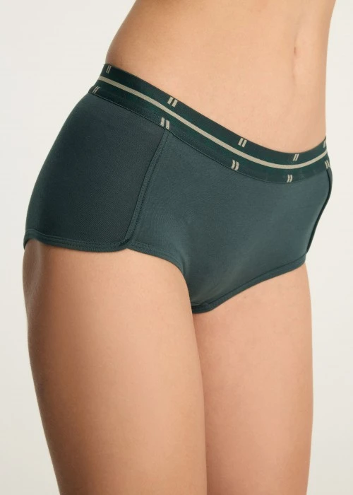 秋日呢喃．寬版緊帶滾邊中腰平口內褲（森綠-緊帶斜格綠底）
