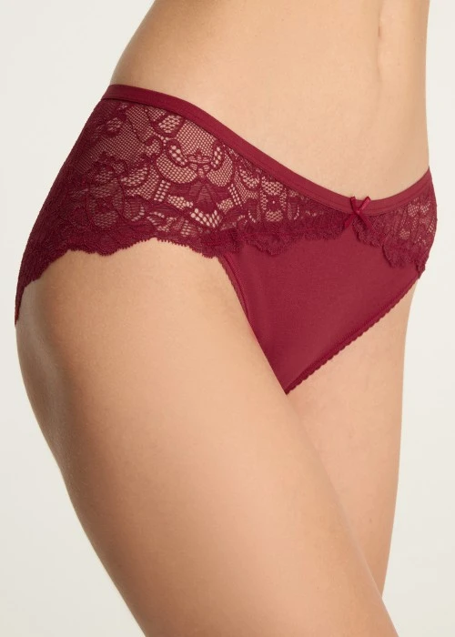 經典純色．脇後訂製蕾絲中腰三角內褲（海鹽紅）