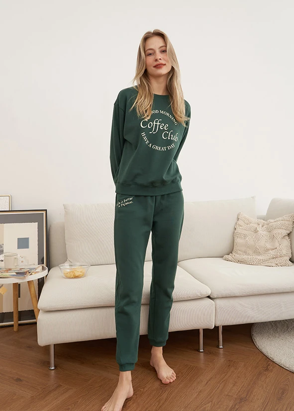 上衣_暖冬時光．圓領長袖休閒居家睡衣(丁香紫-祝你假期快樂)