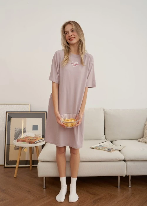 連身_暖冬時光．吸濕排汗圓領拉格蘭五分袖口袋睡衣(香料紫-刺繡貓臉)