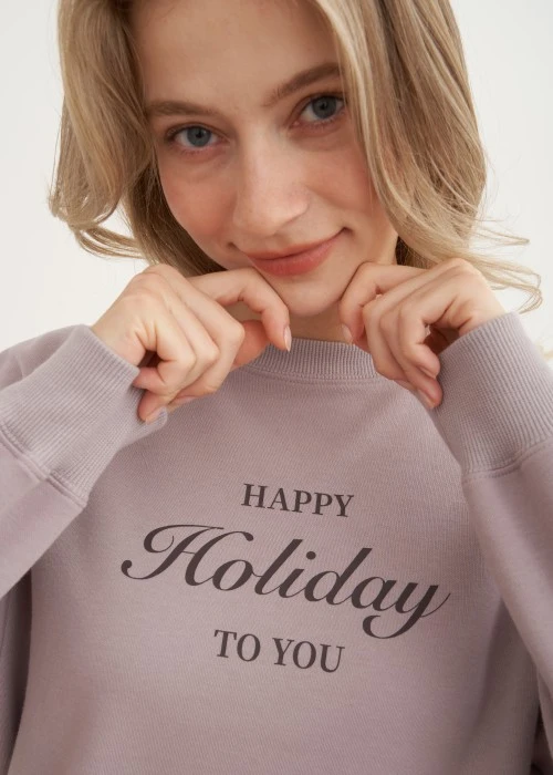 上衣_暖冬時光．圓領長袖休閒居家睡衣(丁香紫-祝你假期快樂)