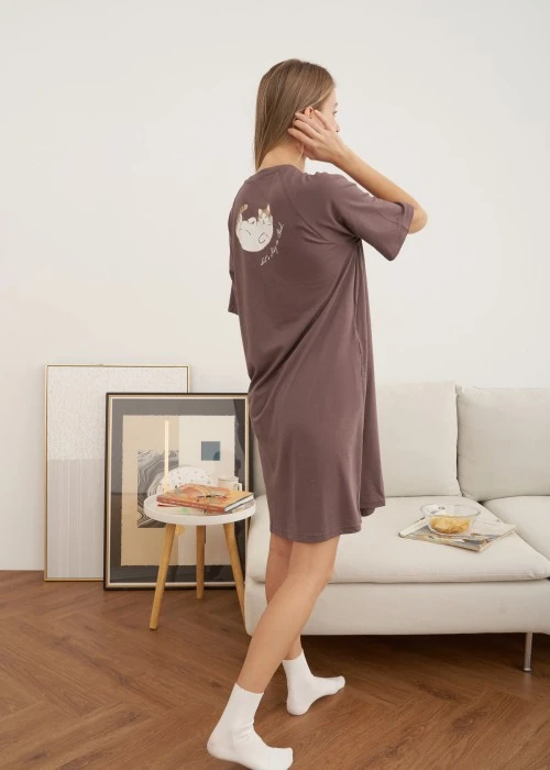 連身_暖冬時光．吸濕排汗圓領拉格蘭五分袖口袋睡衣（香料紫-刺繡貓臉）