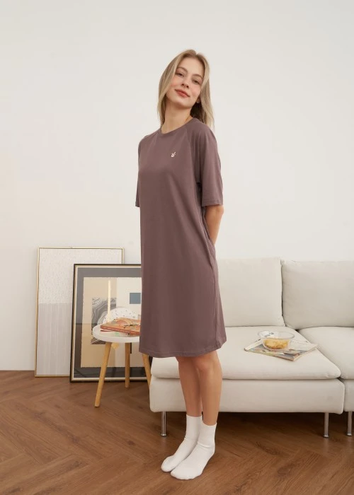 連身_暖冬時光．吸濕排汗圓領拉格蘭五分袖口袋睡衣(香料紫-刺繡貓臉)