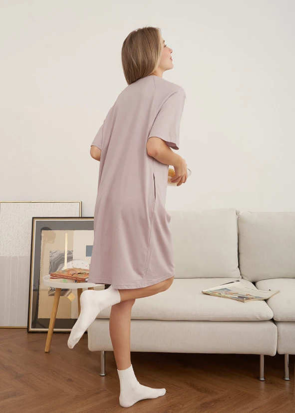 連身_暖冬時光．吸濕排汗圓領拉格蘭五分袖口袋睡衣(香料紫-刺繡貓臉)