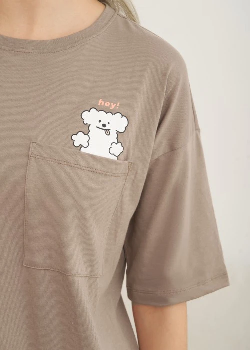 連身_暖冬時光．吸濕排汗圓領 H-line 五分袖睡衣(鐵灰藍-刺繡Hello)