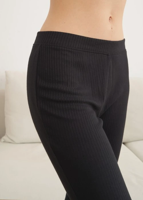 下身_秋日晴空．緊帶居家小喇叭長褲（黑色）