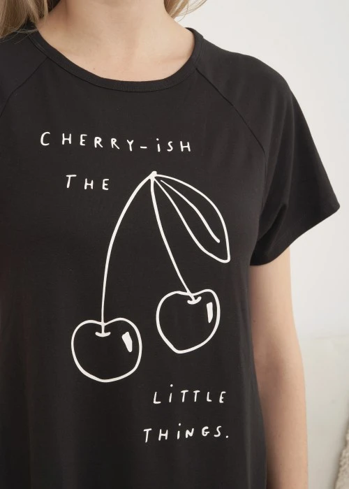 連身_秋日晴空．綁帶造型短袖睡衣(靛灰藍-刺繡 Beauty Sleep)