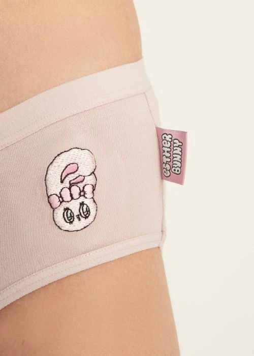 艾絲樂小兔系列．緊帶中腰三角內褲(芭蕾粉-刺繡白兔)