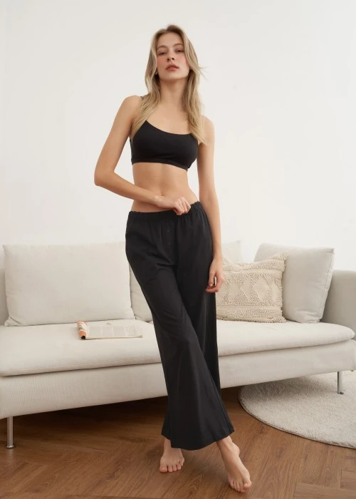 下身_秋日晴空．純棉寬鬆口袋縫釦長褲(黑色)