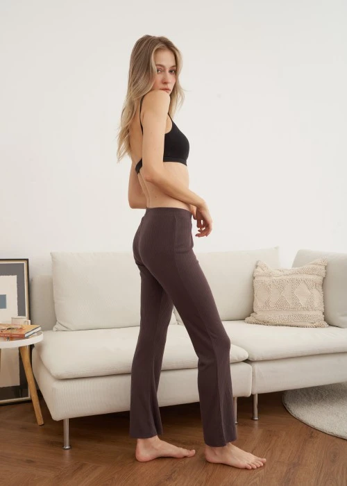 下身_秋日晴空．緊帶居家小喇叭長褲(深咖紫)