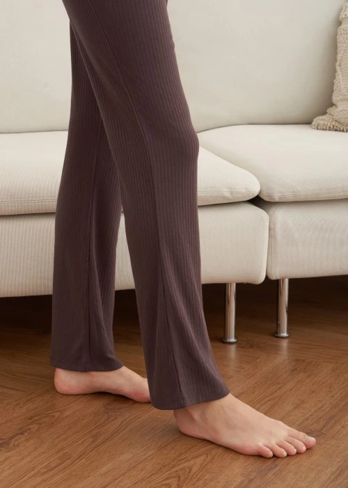下身_秋日晴空．緊帶居家小喇叭長褲(深咖紫)