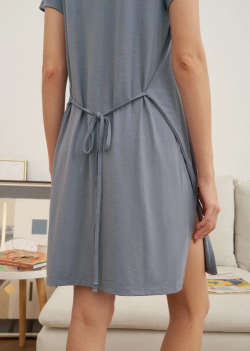 連身_秋日晴空．綁帶造型短袖睡衣(靛灰藍-刺繡 Beauty Sleep)