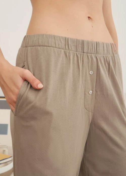 下身_秋日晴空．吸濕排汗寬鬆口袋縫釦長褲（薑汁棕）