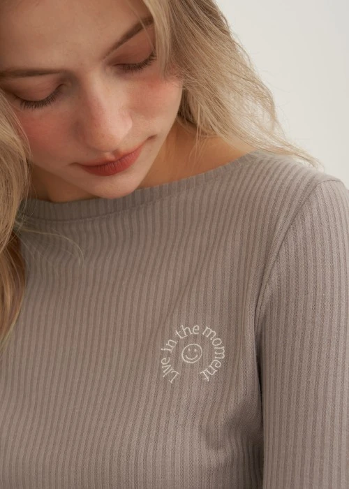 連身_秋日晴空．船型領長袖開叉睡衣(搪瓷褐)