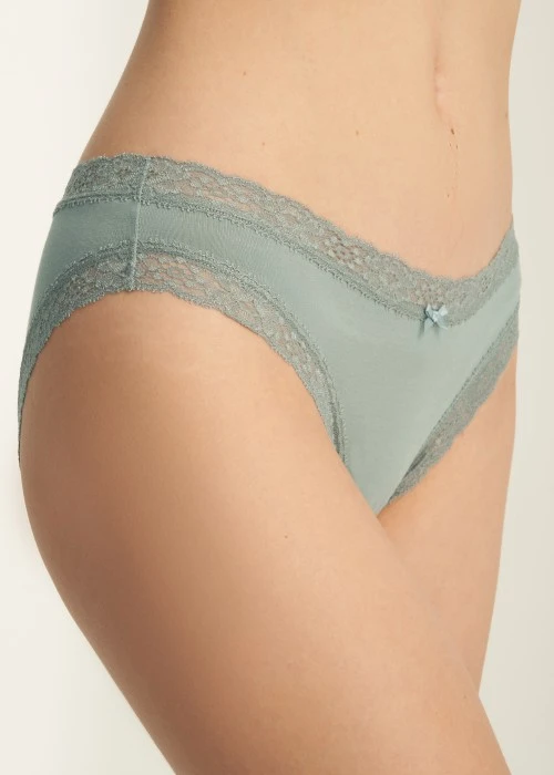 經典純色．織帶2/3包臀中腰三角內褲（極光綠）