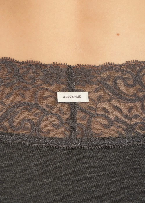 冬日氣息．V蕾絲中腰三角內褲（深麻灰）