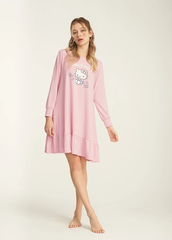 連身_Hello Kitty系列．裙片抽皺長袖睡衣（熊熊粉-喜歡蝴蝶結）