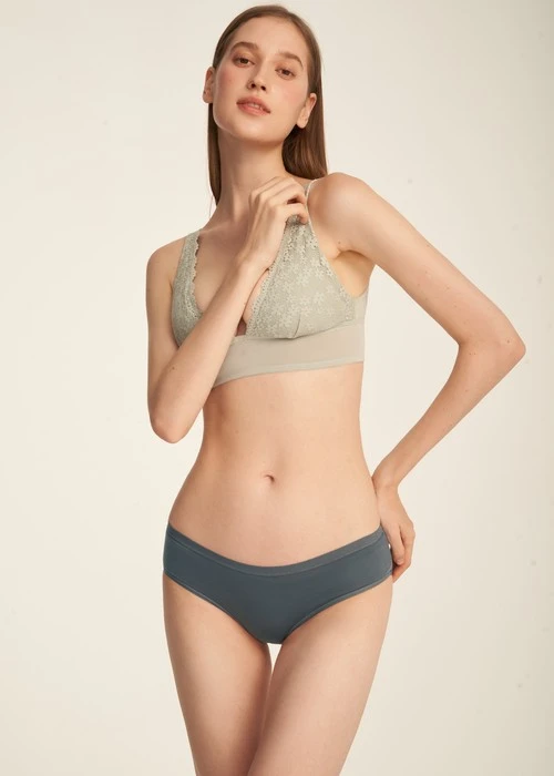 冬日氣息．緊帶中腰三角內褲(釉瓷藍-刺繡許願星)