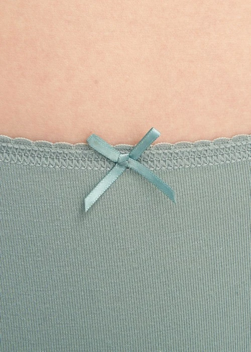 經典純色．花邊中腰三角內褲(極光綠)