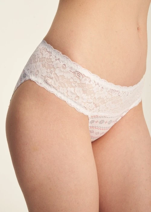 XXL Nordic．抓皺蕾絲中腰三角內褲(米白-針織雪花)