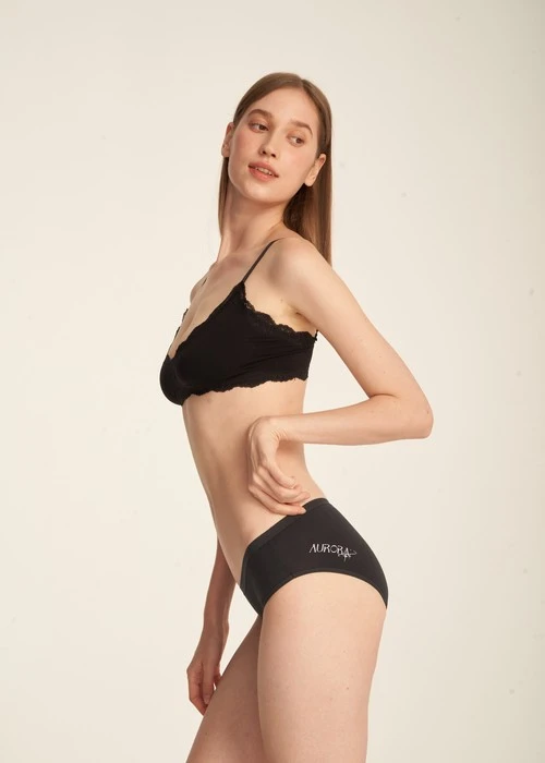 冬日氣息．緊帶中腰三角內褲（黑-歐洛拉）