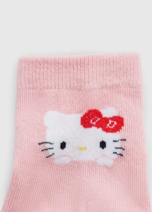 兒童_Hello Kitty系列．緹花中筒襪(熊熊粉-Kitty趴著)